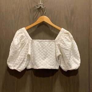 Pull and beat top, white color, size small